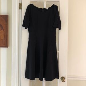 Jcrew short cotton dress. Black. Sleeves. Scoop neck. Back zipper.